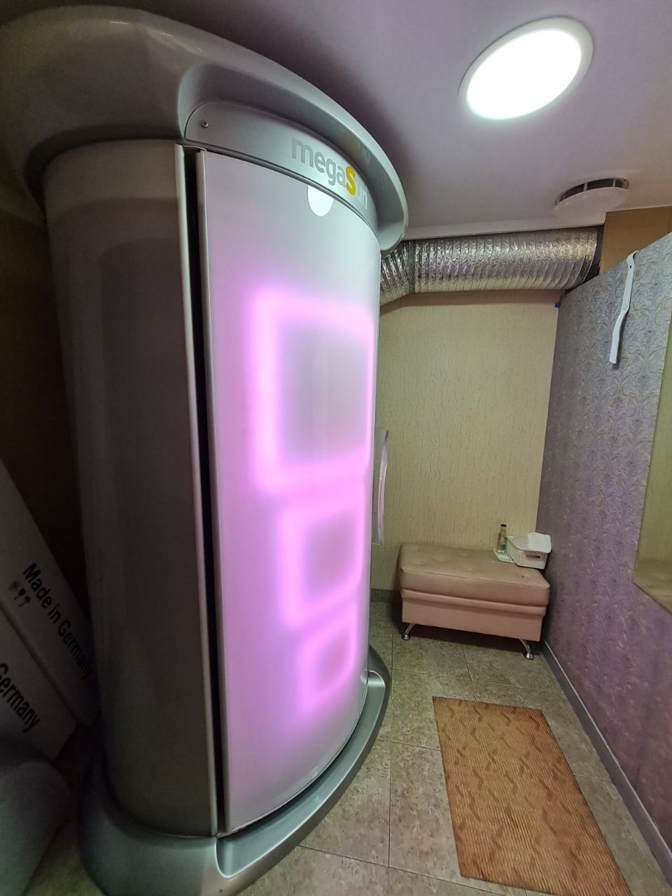 Мужчина зарабатывал на солярии — теперь его ждет суд