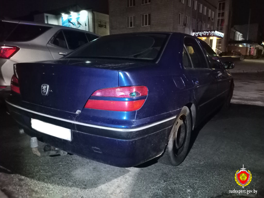 Пьяному жителю Бреста «помешали» Ford и Peugeot