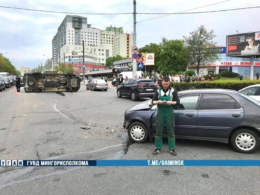Водитель скорой должен выплатить нанимателю 11 000 рублей за поврежденный в ДТП автомобиль
