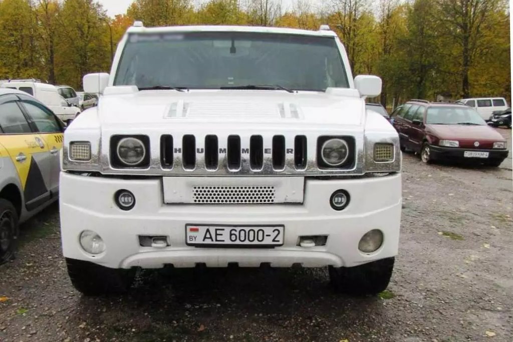 В Гродно на аукцион выставили лимузин Hummer. За сколько?