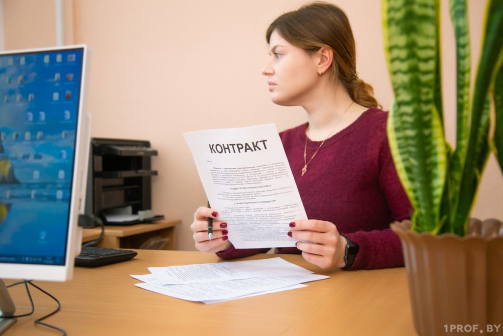 В каких случаях работник может досрочно расторгнуть контракт – пояснили в Минтруда