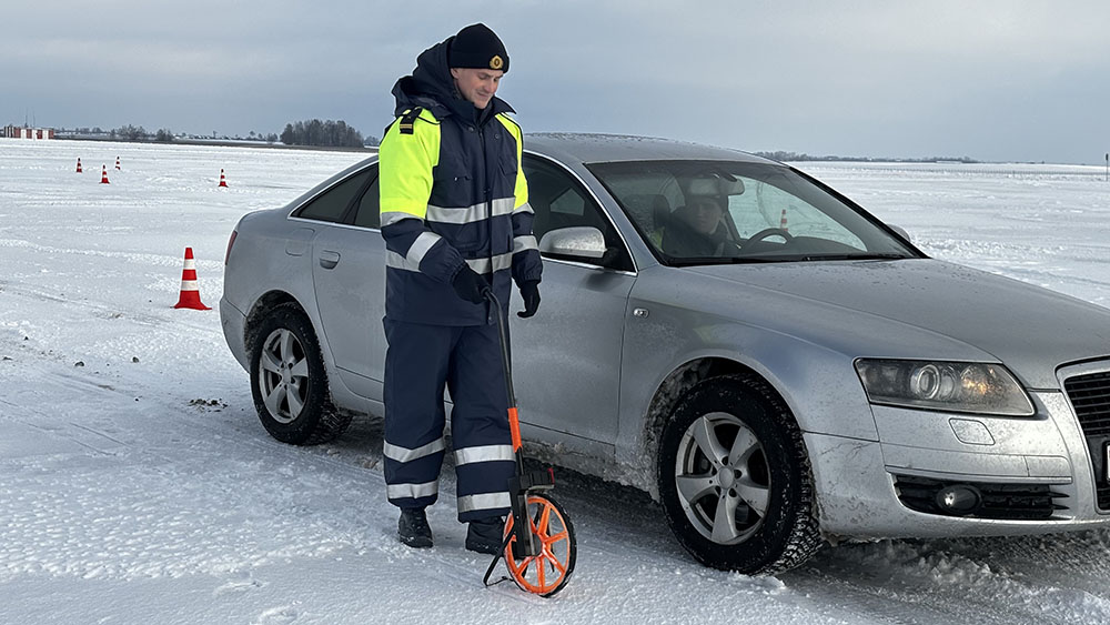 Эксперимент ГАИ: как «работает» летняя резина на зимней дороге