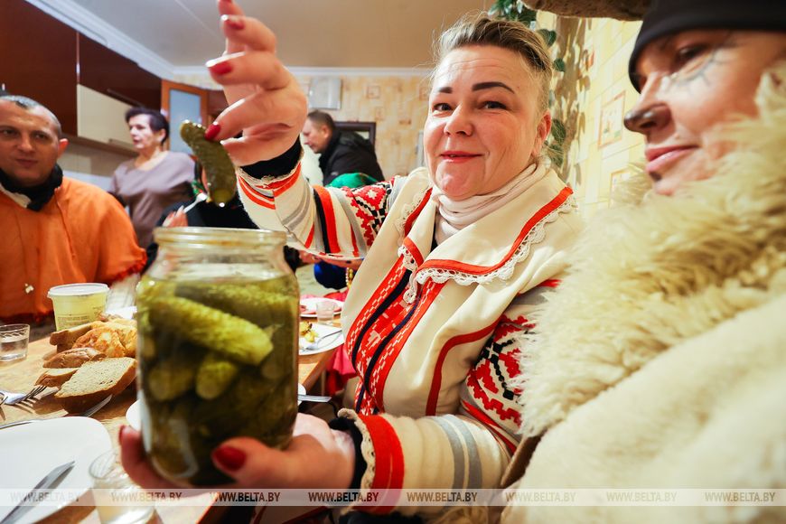 Чем угощают жители Брестского района на Коляды и какие щедрики им поют