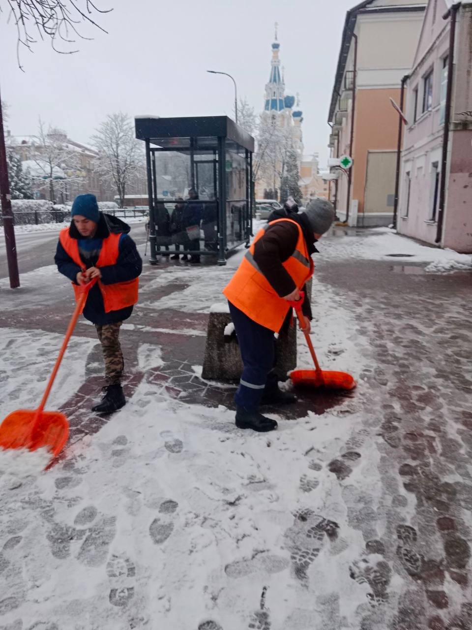 В Бресте идет уборка снега