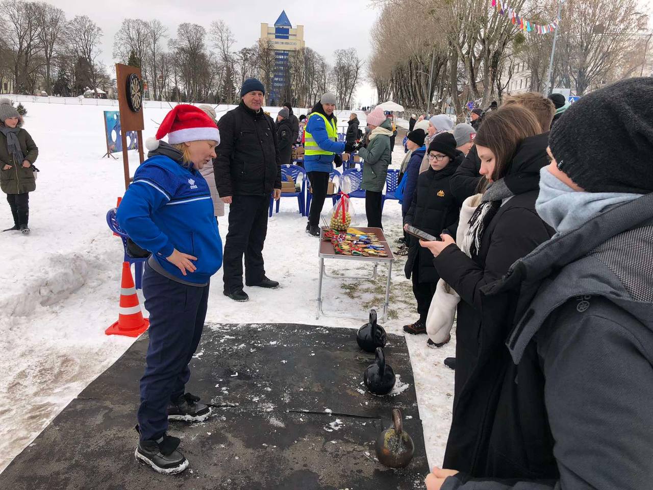 Второй зимний фестиваль «Брэсцкія забавы» проходит на набережной реки Мухавец