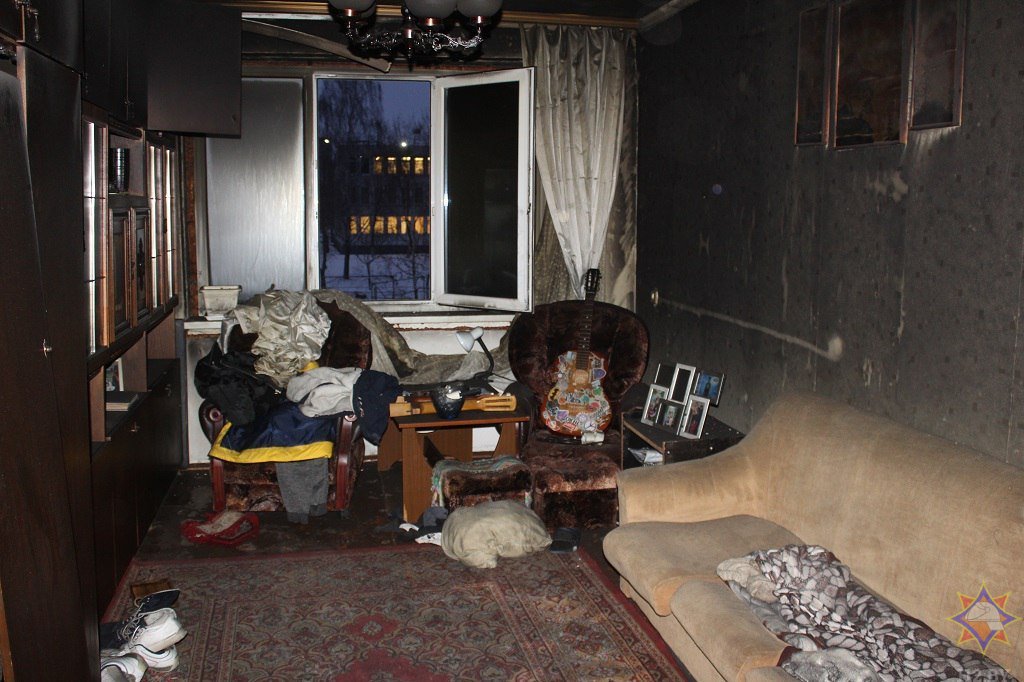 В Бресте на пожаре работники МЧС спасли мужчину, еще двое погибли, а один самостоятельно покинул огненную ловушку. Подробности