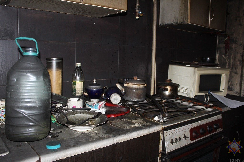 В Бресте на пожаре работники МЧС спасли мужчину, еще двое погибли, а один самостоятельно покинул огненную ловушку. Подробности