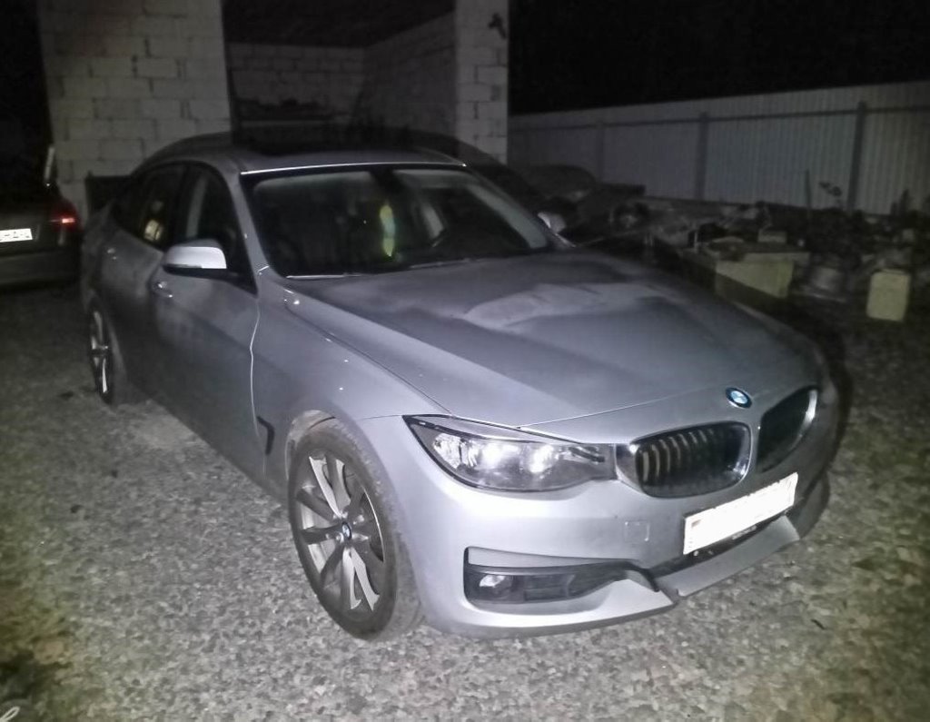 В Беларуси мужчина приревновал девушку и повредил машину знакомого