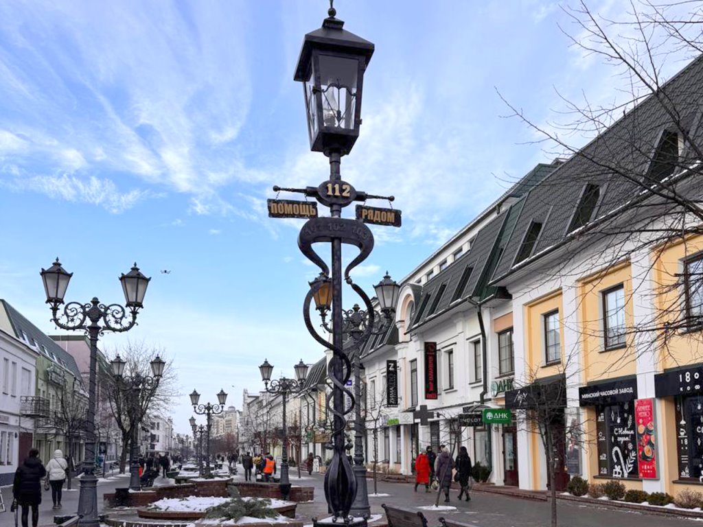 В Бресте на Советской открыли новый арт-объект - фонарь от МЧС