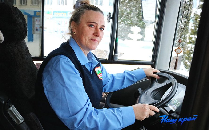 В первый рейс выехала первая в Барановичах женщина – водитель автобуса