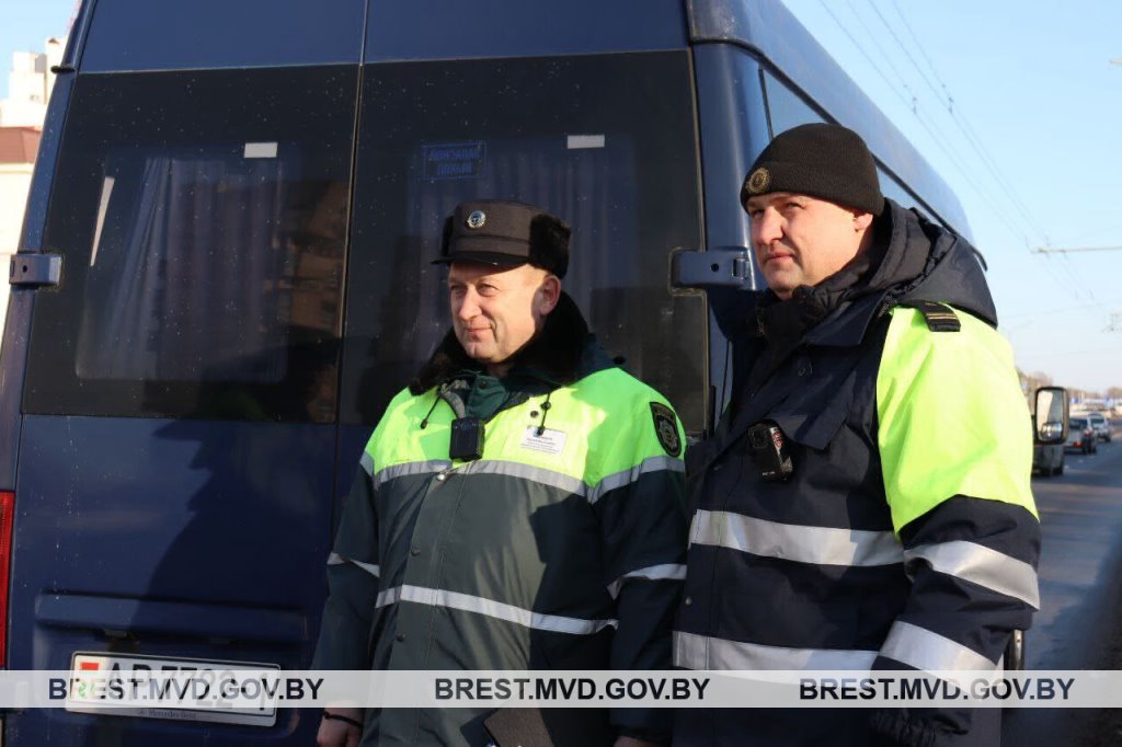 Инспекторы ГАИ в Бресте останавливали такси и маршрутки