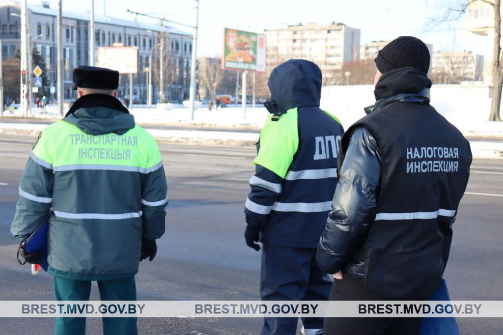 Инспекторы ГАИ в Бресте останавливали такси и маршрутки