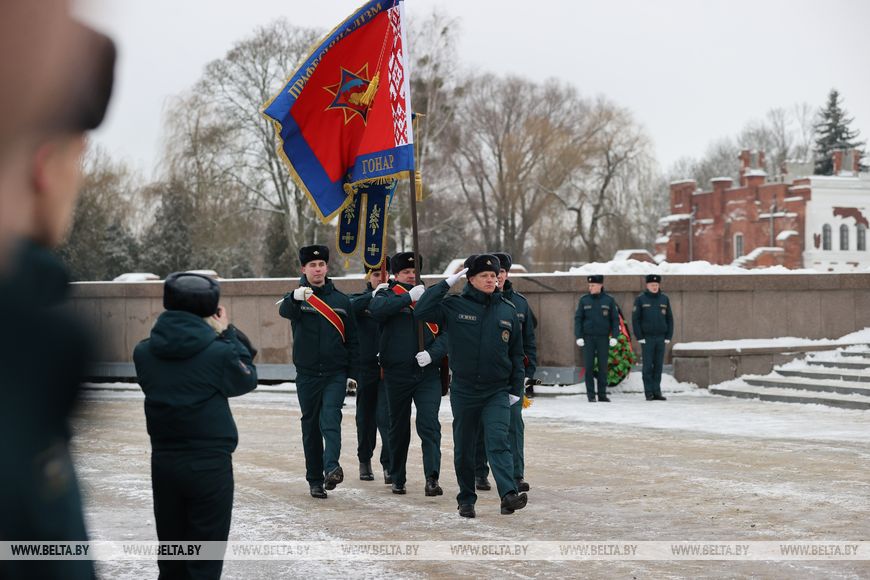 Около 80 молодых сотрудников МЧС приняли присягу в Брестской крепости