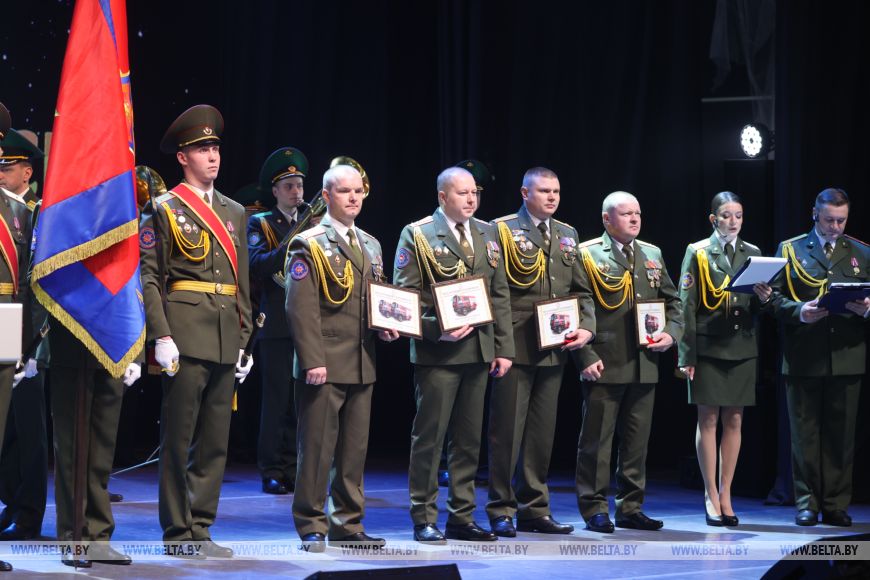 Пять новых пожарных автоцистерн переданы в гарнизоны МЧС Брестской области