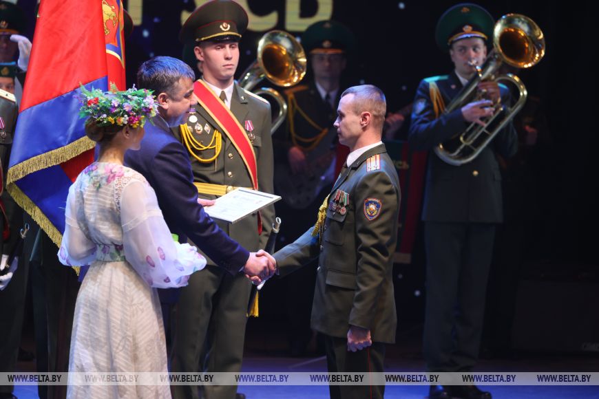 Пять новых пожарных автоцистерн переданы в гарнизоны МЧС Брестской области