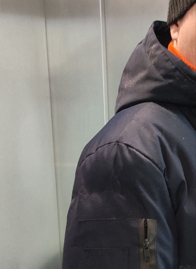 Кто-то окатил из лужи отца с двумя детьми. Мужчина не стал с этим мириться