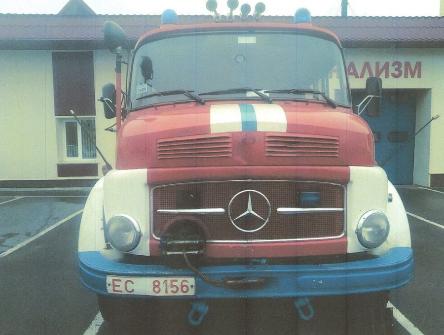 В Гомеле продают раритетный пожарный Mercedes. Сколько просят за 50-летнюю машину?