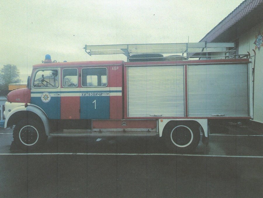 В Гомеле продают раритетный пожарный Mercedes. Сколько просят за 50-летнюю машину?
