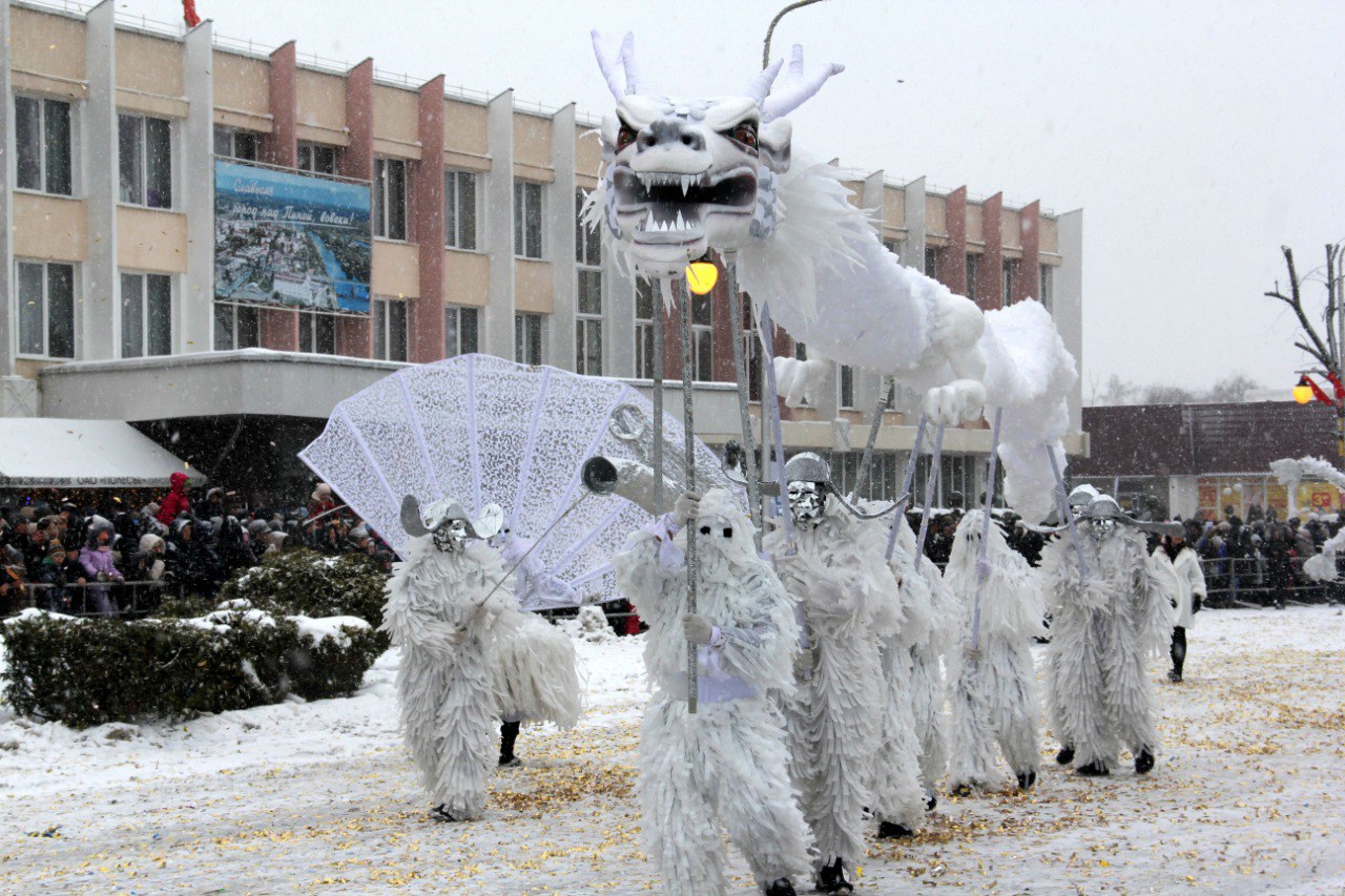 Парад стилизованных машин прошел сегодня на фестивале «Берестейские сани» в Пинске
