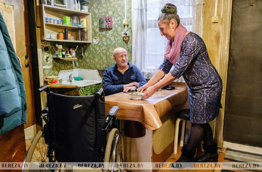 Люди большого сердца: как проходят будни социального работника из Брестской области