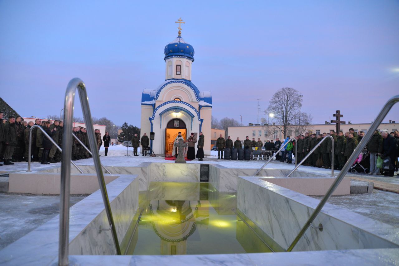 Более 750 желающих окунулись в купель на Крещение в 38-й Брестской отдельной гвардейской десантно-штурмовой бригаде
