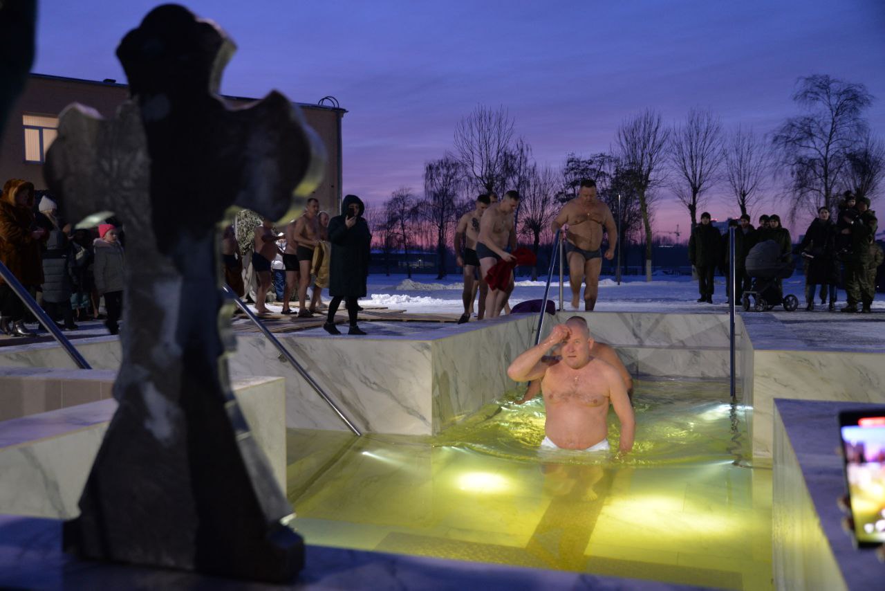 Более 750 желающих окунулись в купель на Крещение в 38-й Брестской отдельной гвардейской десантно-штурмовой бригаде