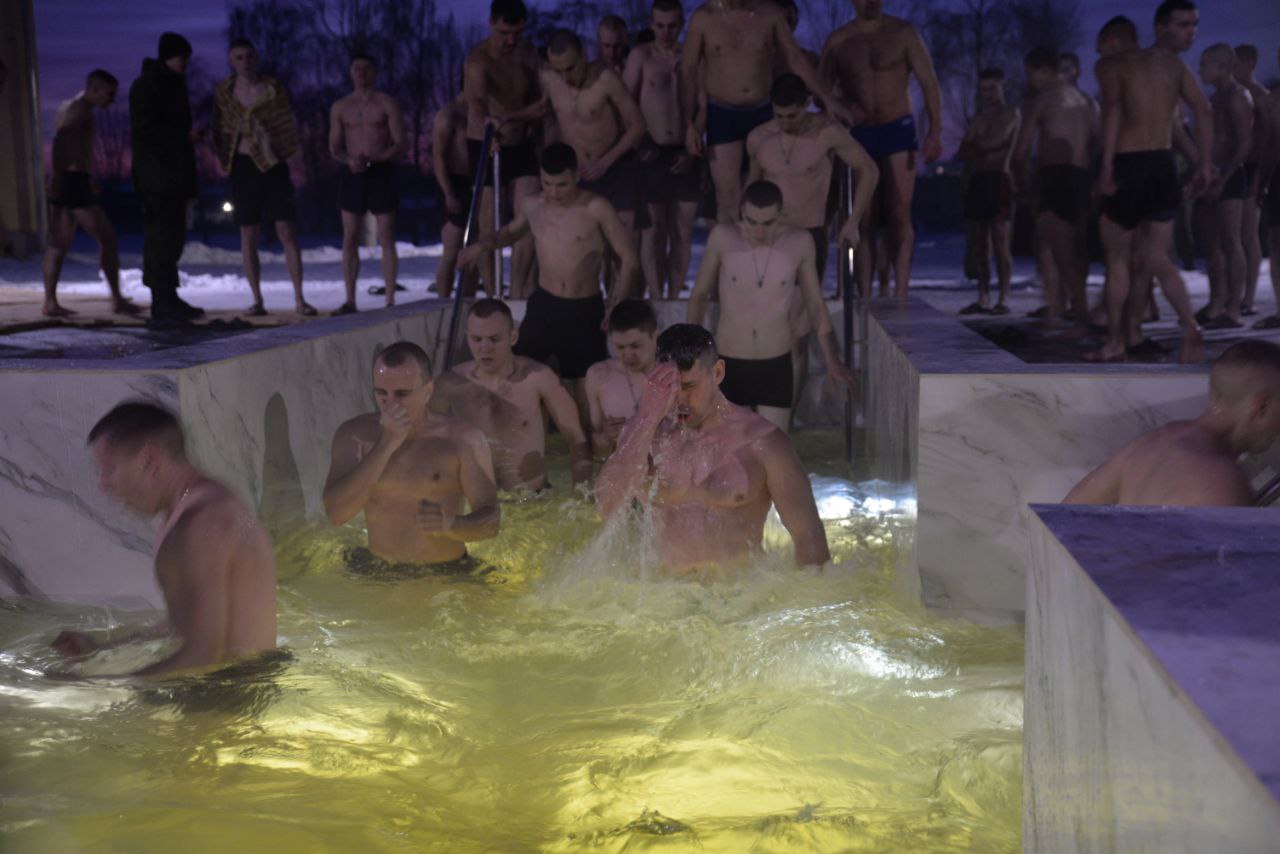 Более 750 желающих окунулись в купель на Крещение в 38-й Брестской отдельной гвардейской десантно-штурмовой бригаде