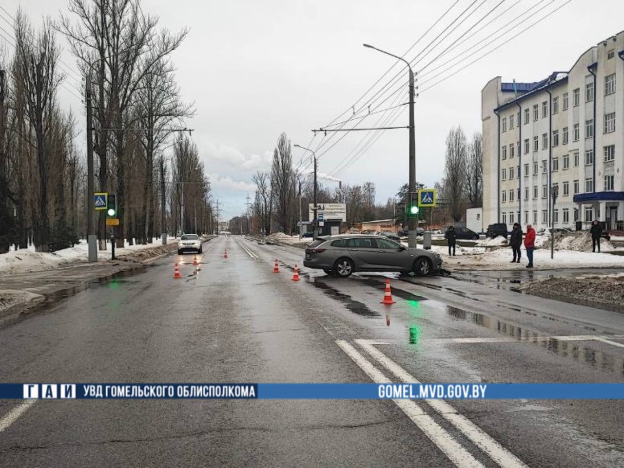 В Гомеле автомобиль вылетел на тротуар и сбил трех женщин. Опубликовано видео