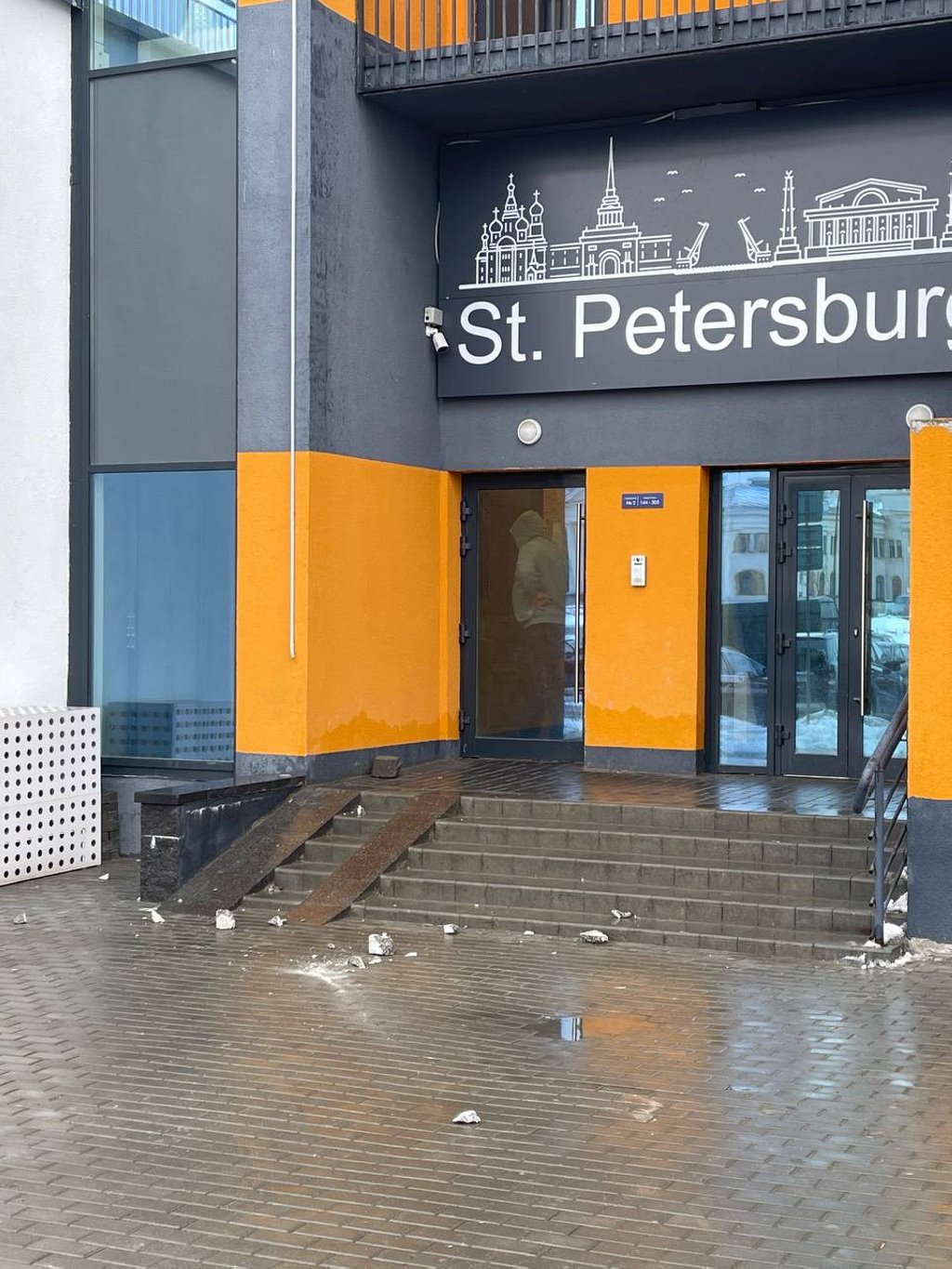 «Блок пролетел в десяти сантиметрах от жены». Случай в Минске