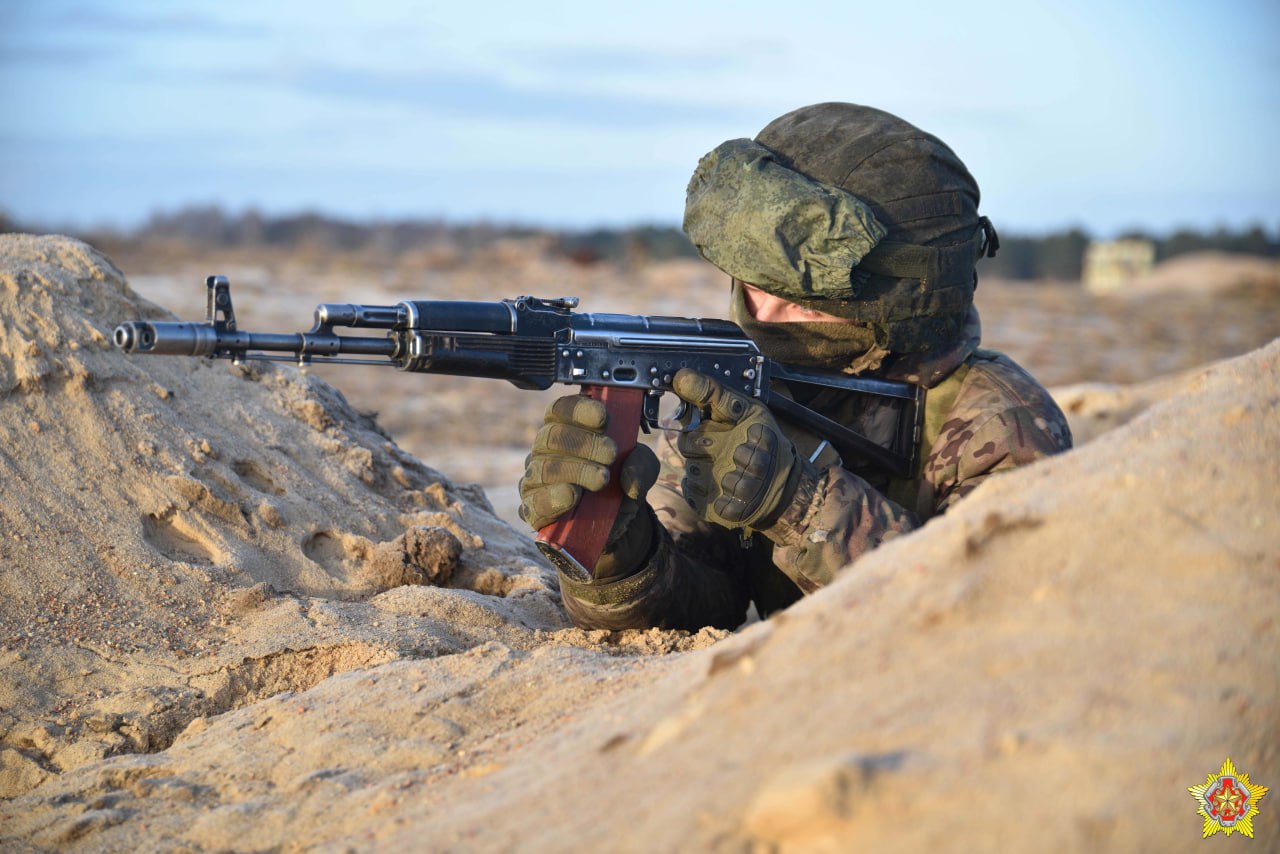 Учение для десантников 38-й десантно-штурмовой бригады прошло на полигоне Брестский