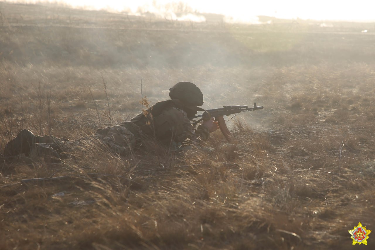 Учение для десантников 38-й десантно-штурмовой бригады прошло на полигоне Брестский