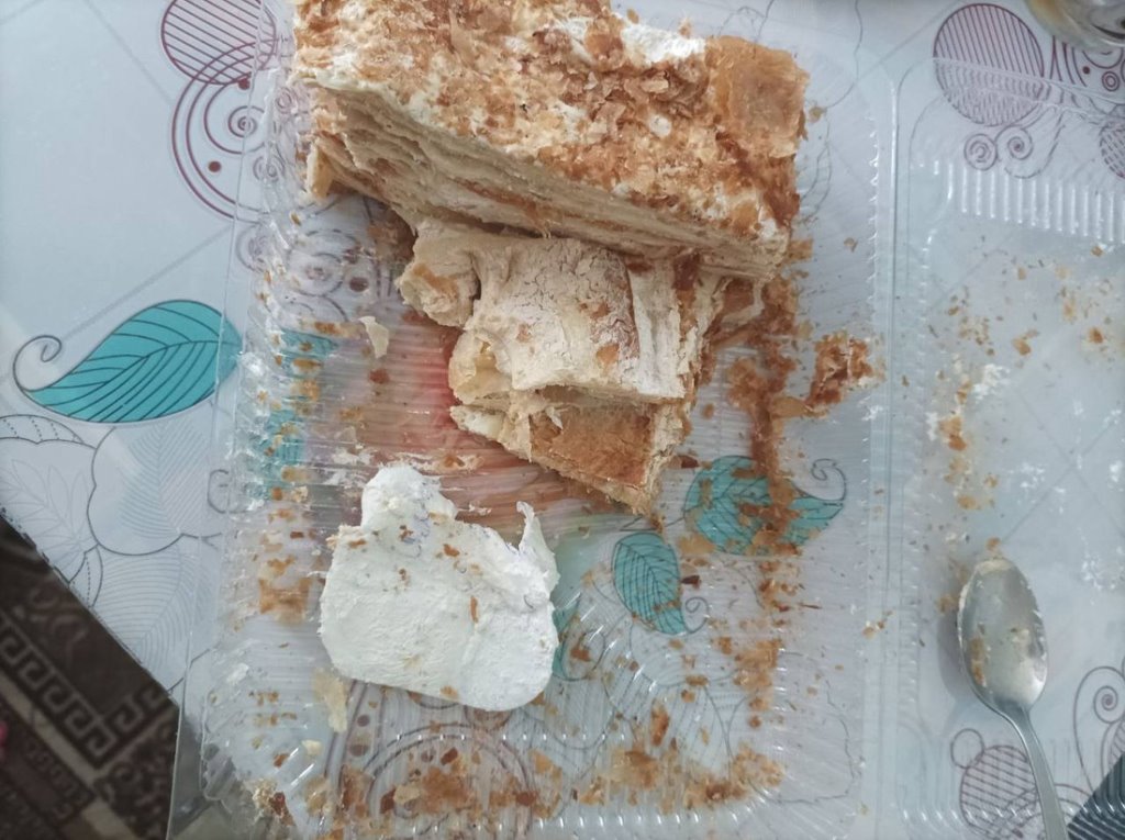 Белоруска подавилась куском «Наполеона». Выиграла у магазина компенсацию