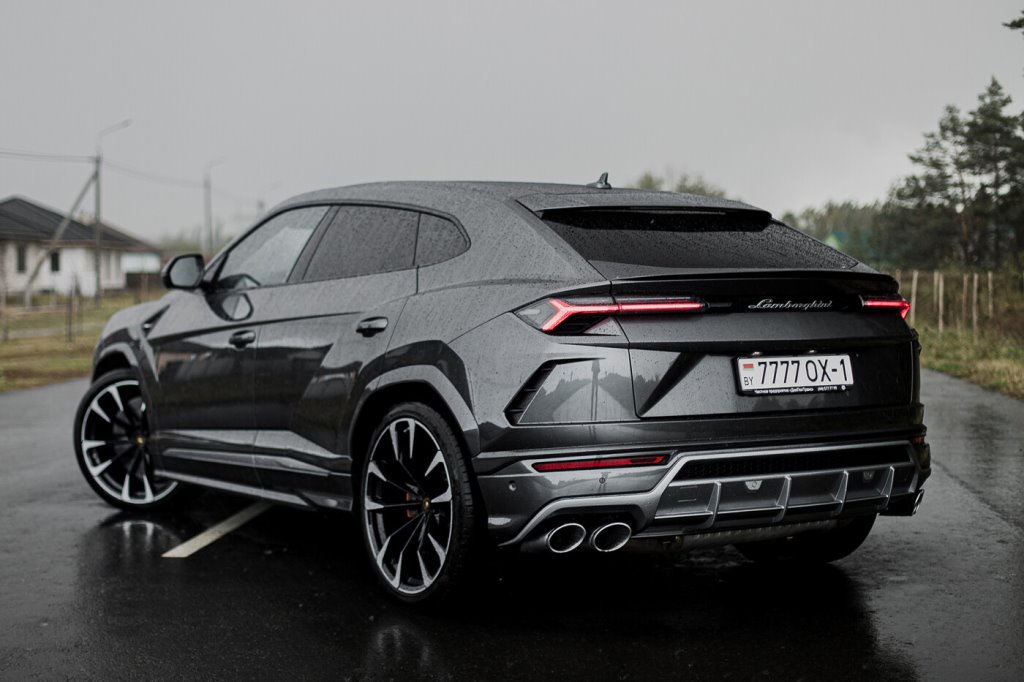 В Пинске продают Lamborghini Urus. Цена — более 300 тысяч долларов