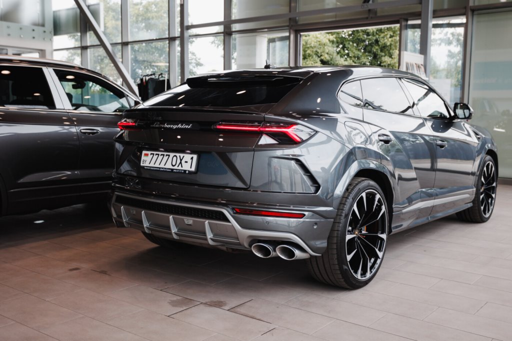 В Пинске продают Lamborghini Urus. Цена — более 300 тысяч долларов