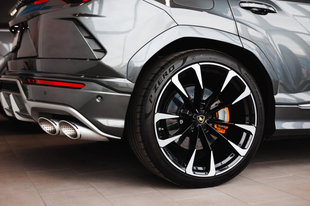 В Пинске продают Lamborghini Urus. Цена — более 300 тысяч долларов