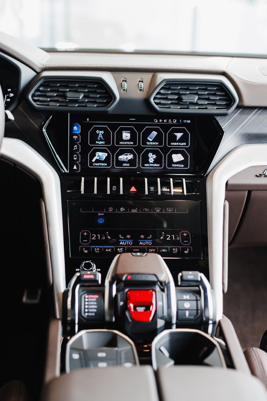 В Пинске продают Lamborghini Urus. Цена — более 300 тысяч долларов