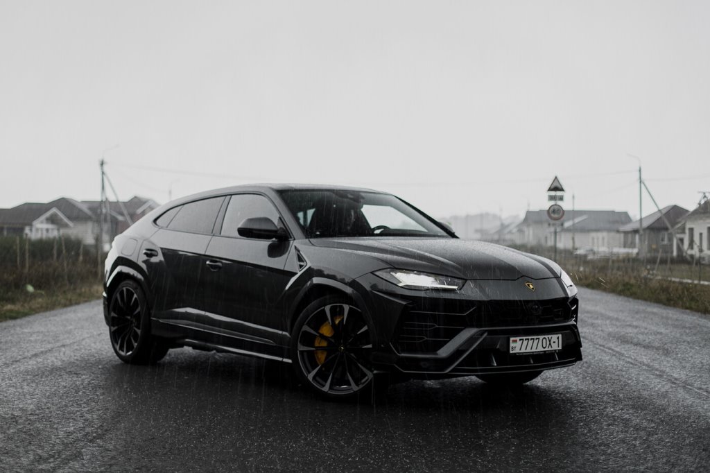 В Пинске продают Lamborghini Urus. Цена — более 300 тысяч долларов