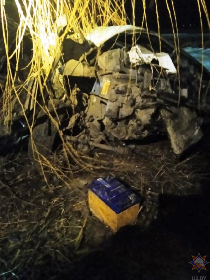 Водителя и двух пассажиров спасли работники МЧС при ДТП в Столинском районе