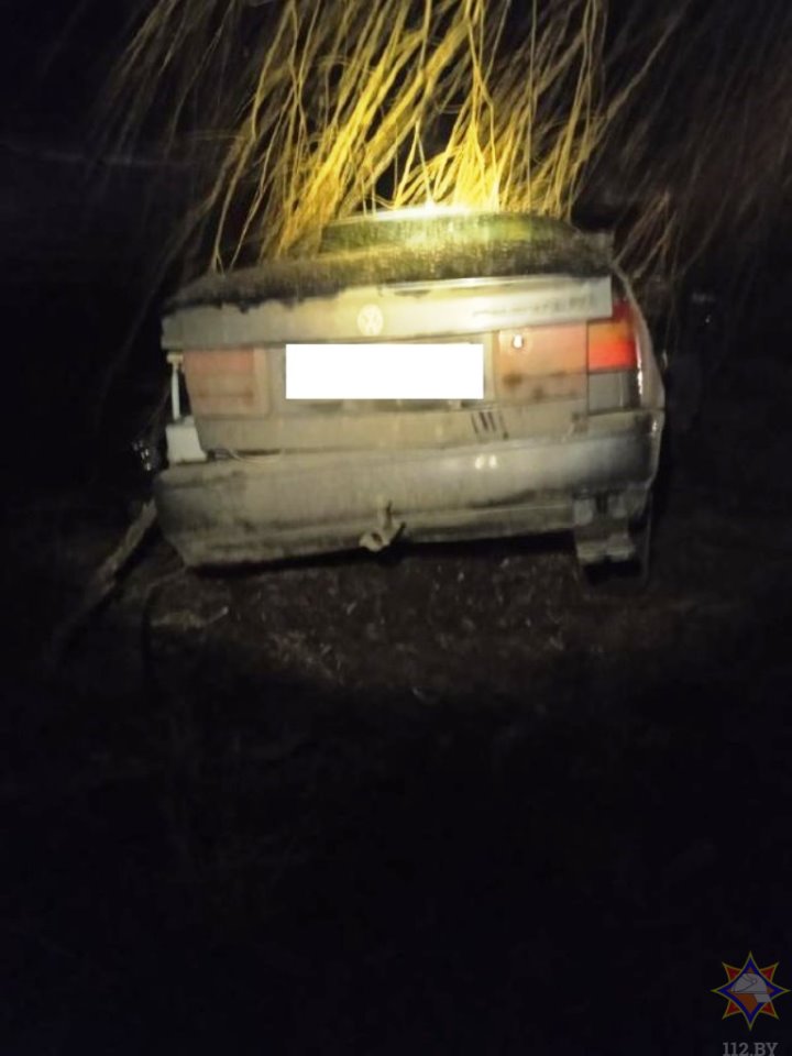 Водителя и двух пассажиров спасли работники МЧС при ДТП в Столинском районе