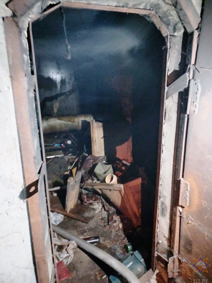 На пожаре в Бресте спасли мужчину. Видео и подробности