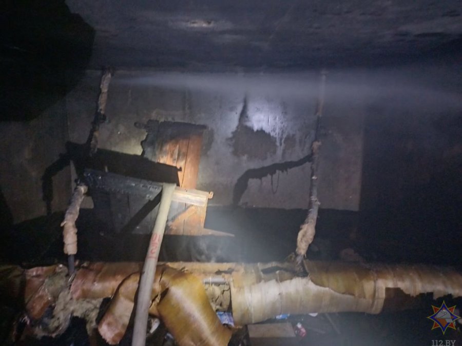 На пожаре в Бресте спасли мужчину. Видео и подробности