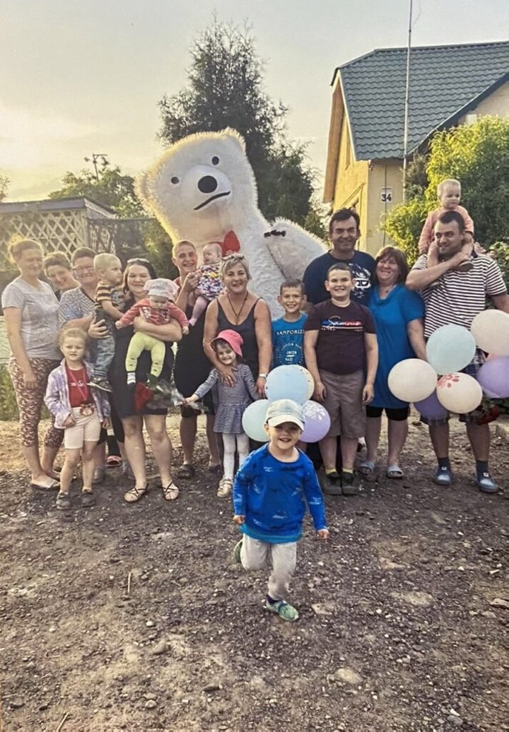 Первого родила в 16, шестого – в 41. Как живет многодетная семья