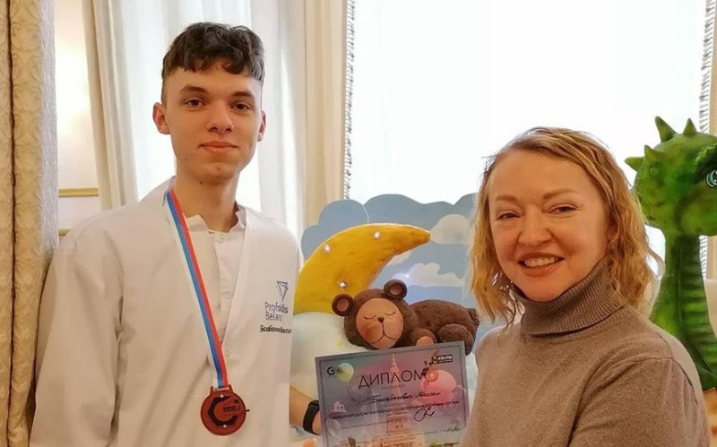 Антигравитационный торт барановичского кондитера высоко оценили в Москве