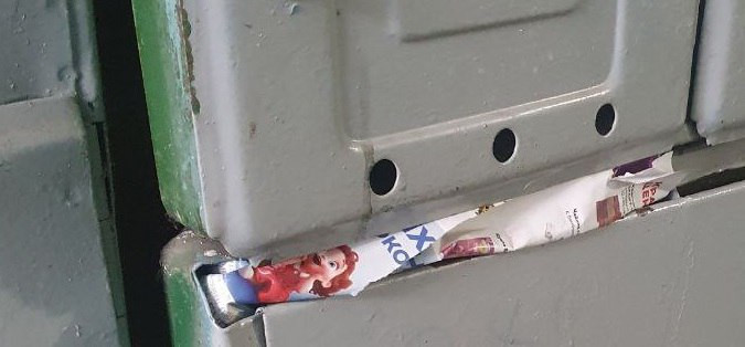 «Буду ли я дальше отправлять записки? Да!» Новая порция странных и прекрасных битв из наших подъездов