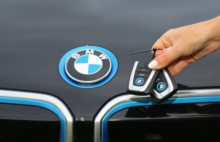 Удостоверение договора о покупке авто у нотариуса: сколько стоит и каковы основные нюансы