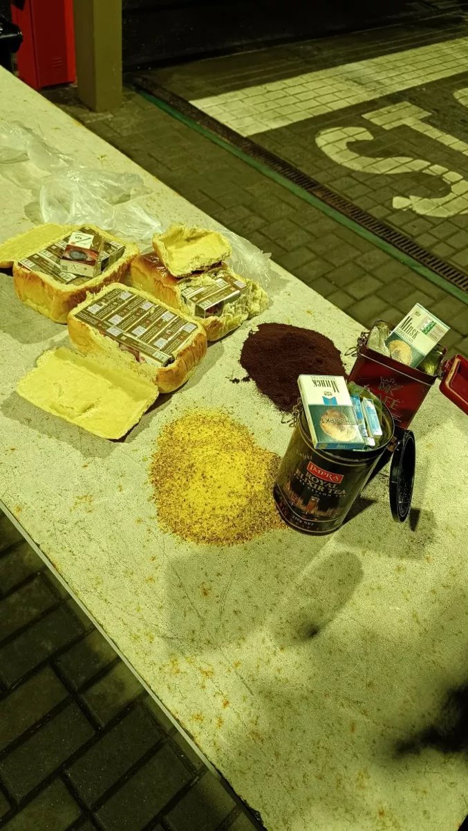 Белорус-водитель вез контрабанду сигарет в буханках хлеба