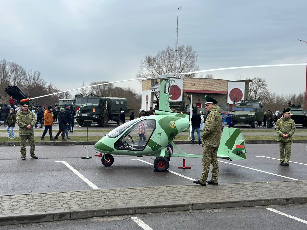 Выставка военной техники в Бресте