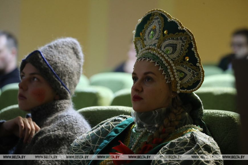 Байкальский Дед Мороз, Царевна-лягушка, Емеля и костромская Снегурочка приехали в Беловежскую пущу