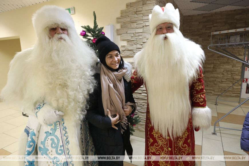 Байкальский Дед Мороз, Царевна-лягушка, Емеля и костромская Снегурочка приехали в Беловежскую пущу