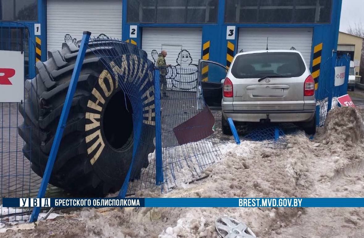 Стали известны подробности ДТП на ул. Коммерческой в Бресте